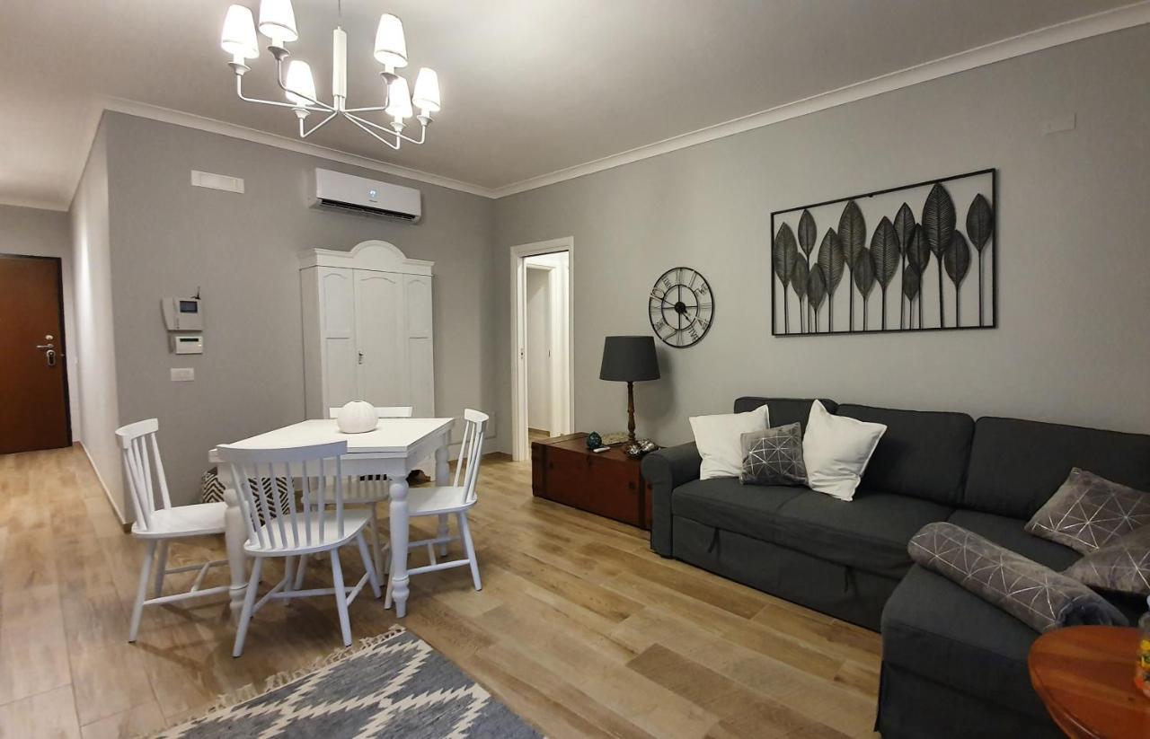 Adara apartment Bari Bagian luar foto
